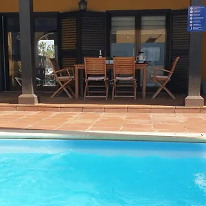 https://villa-tamarindo-5.in-canary-islands.com